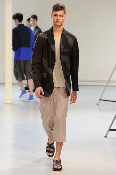 Look 11